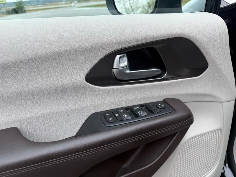 Chrysler Pacifica Touring 2017