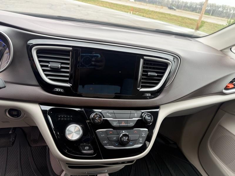 Chrysler Pacifica Touring 2017