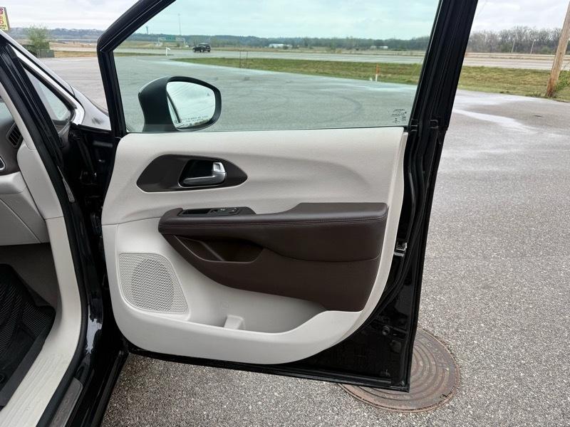 Chrysler Pacifica Touring 2017