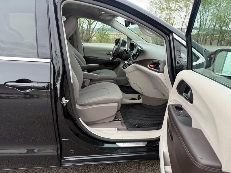 Chrysler Pacifica Touring 2017