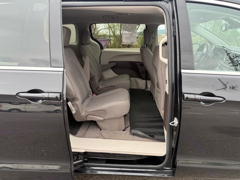 Chrysler Pacifica Touring 2017