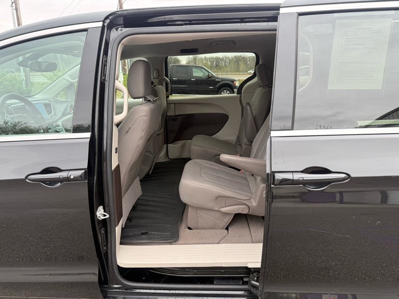 Chrysler Pacifica Touring 2017