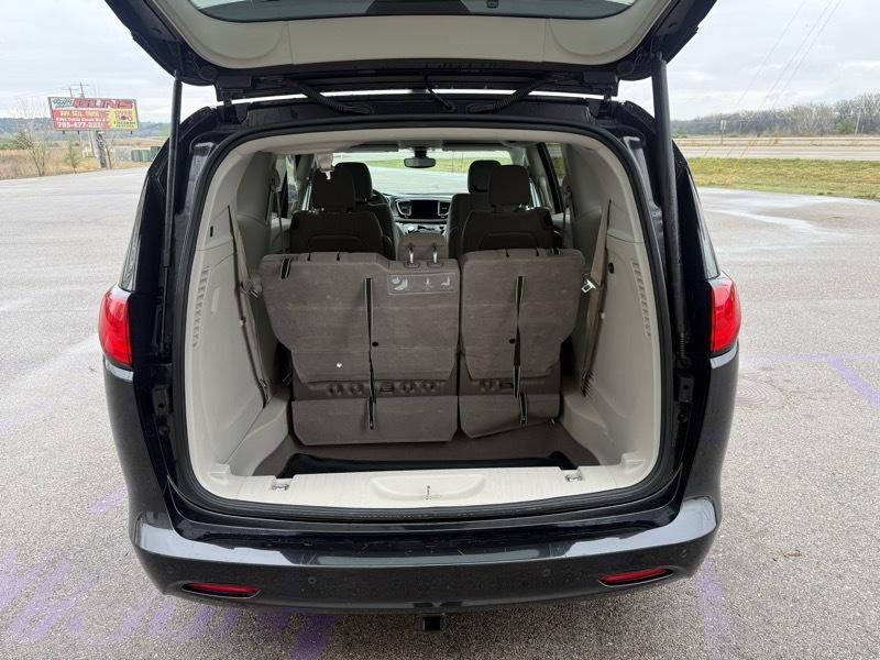 Chrysler Pacifica Touring 2017