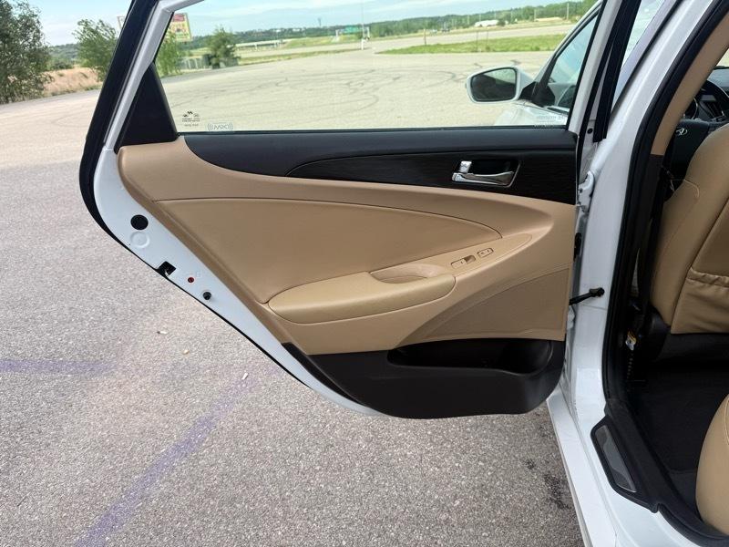 Hyundai Sonata Limited Auto 2012