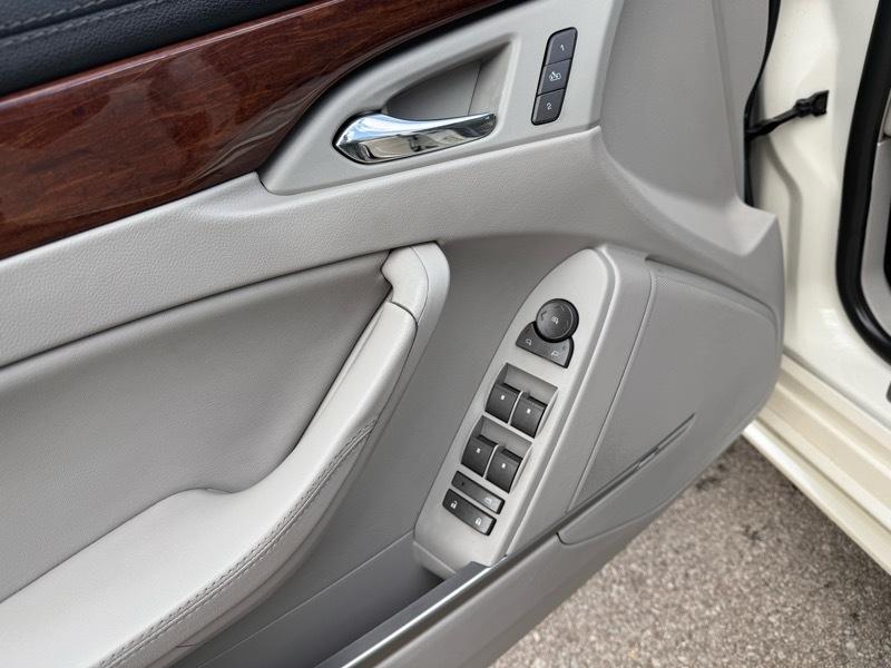 Cadillac CTS Luxury 2012