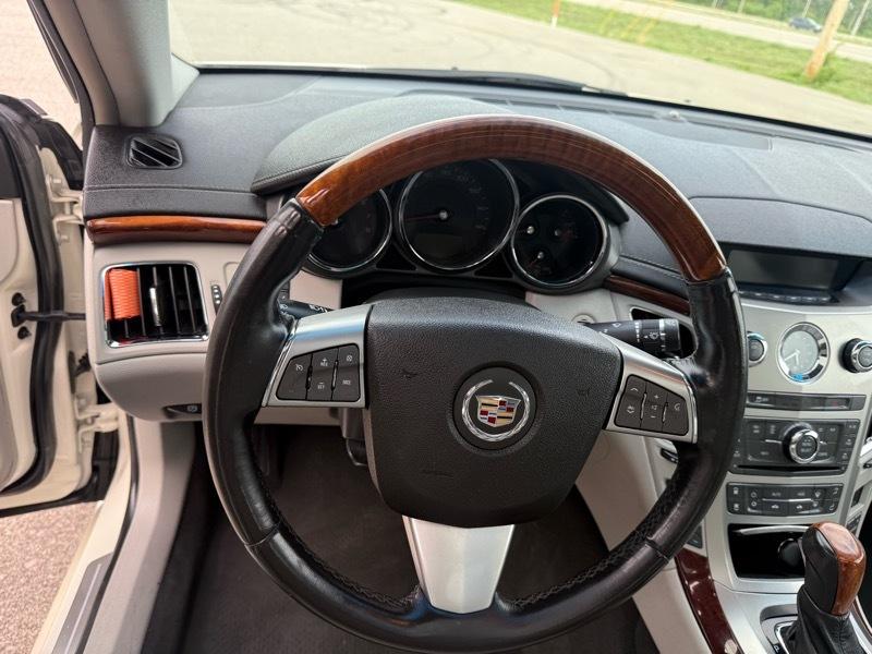 Cadillac CTS Luxury 2012