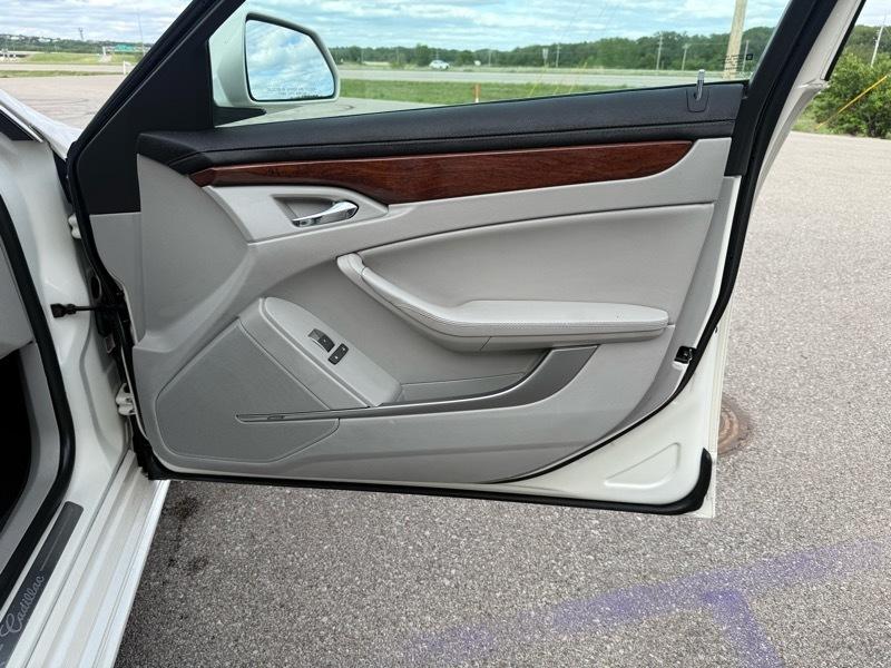 Cadillac CTS Luxury 2012