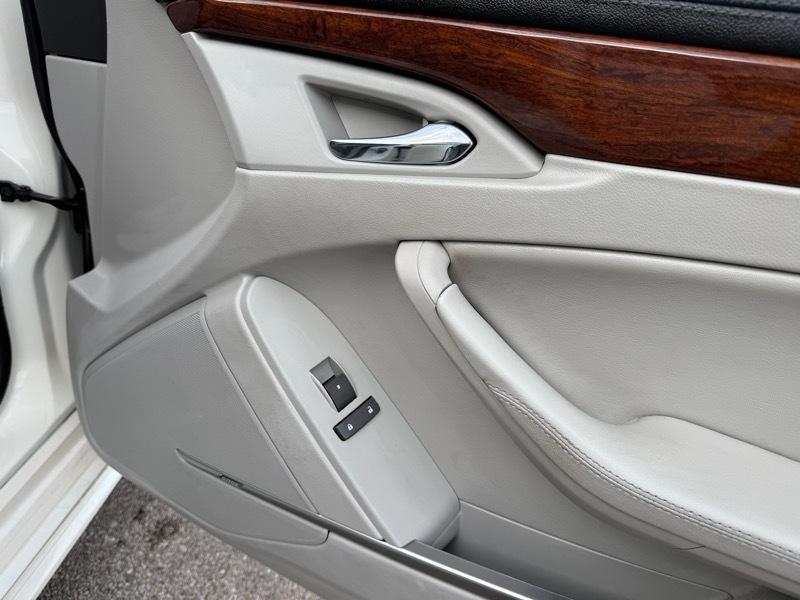 Cadillac CTS Luxury 2012