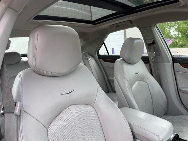 Cadillac CTS Luxury 2012