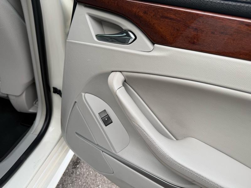 Cadillac CTS Luxury 2012