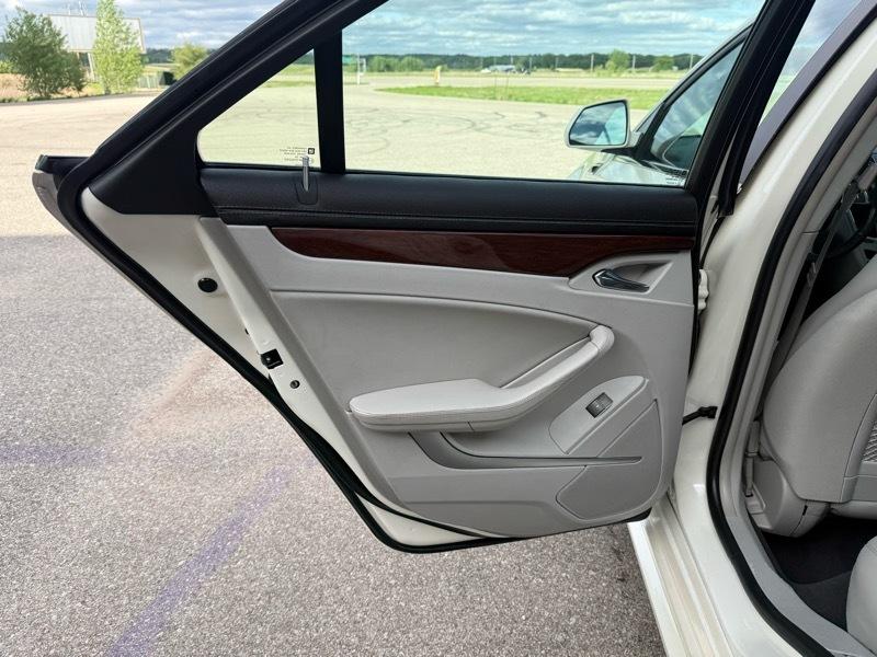 Cadillac CTS Luxury 2012