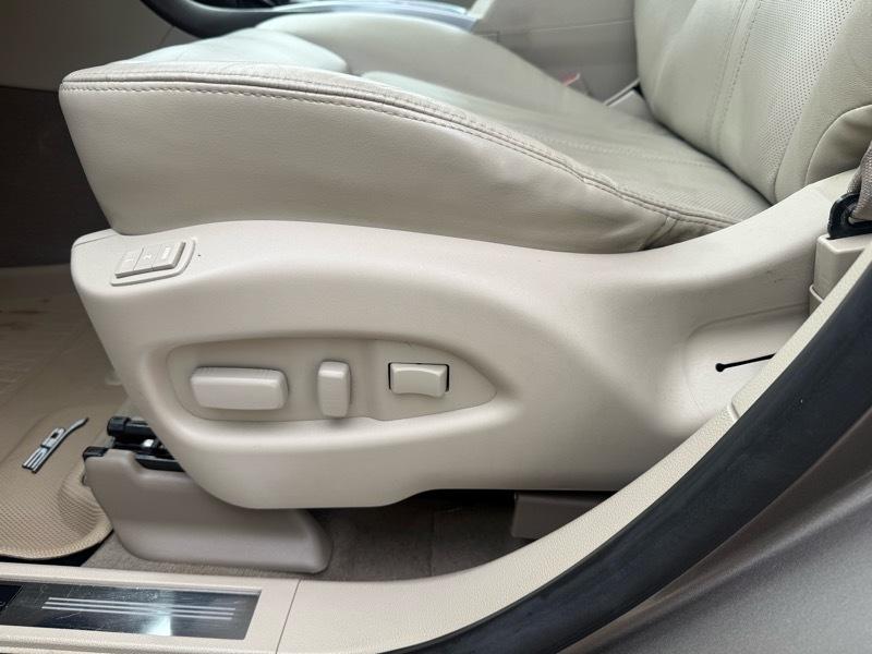 Cadillac SRX Luxury Collection AWD 2011