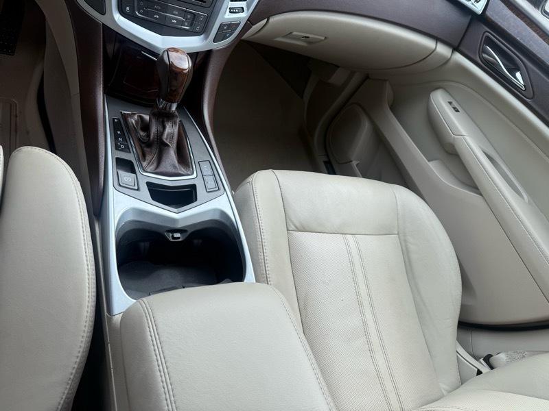 Cadillac SRX Luxury Collection AWD 2011
