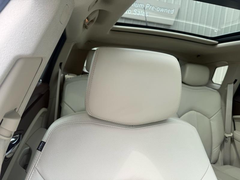 Cadillac SRX Luxury Collection AWD 2011