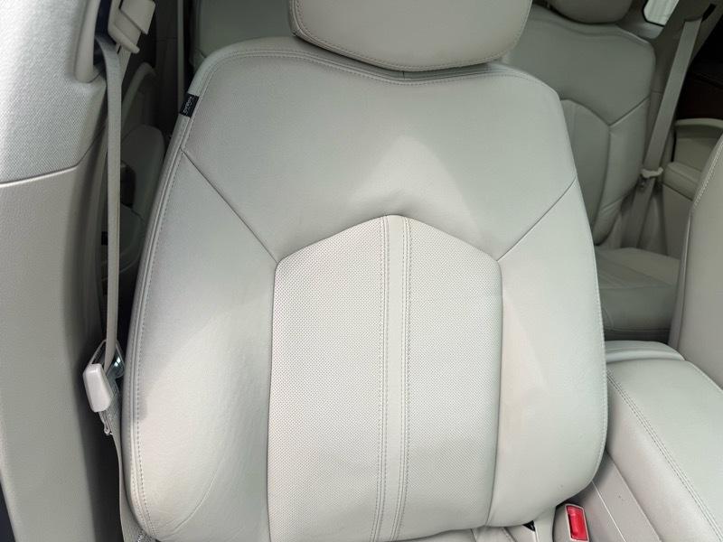 Cadillac SRX Luxury Collection AWD 2011