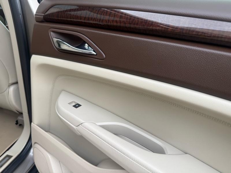 Cadillac SRX Luxury Collection AWD 2011