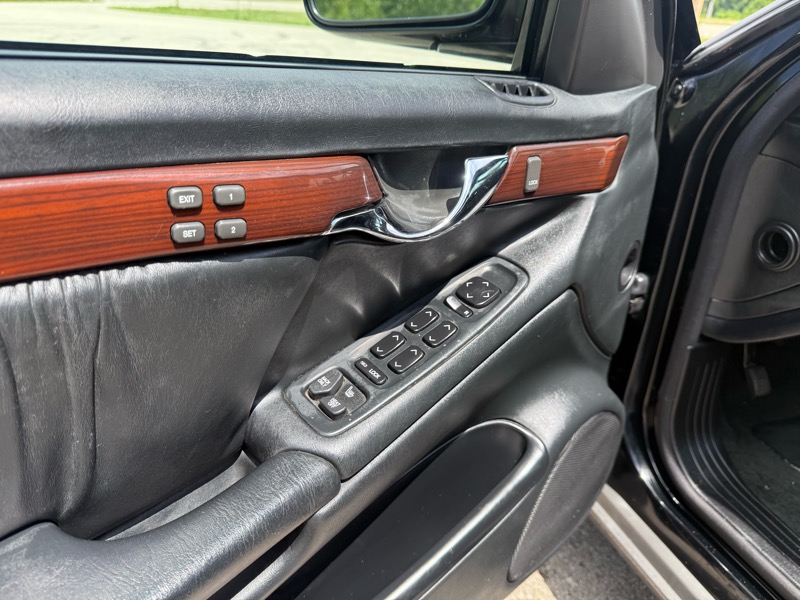 Cadillac DeVille DHS 2000