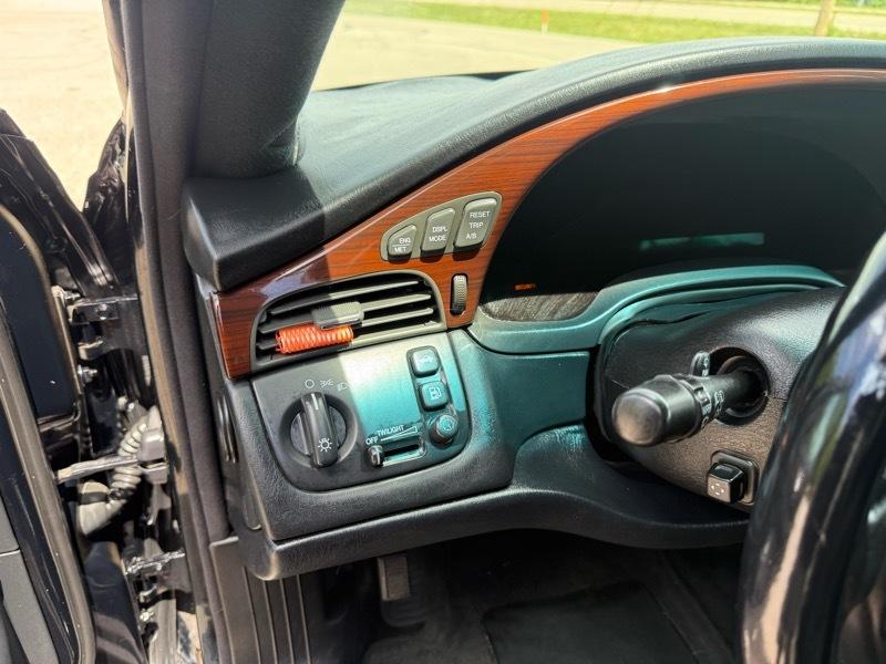 Cadillac DeVille DHS 2000