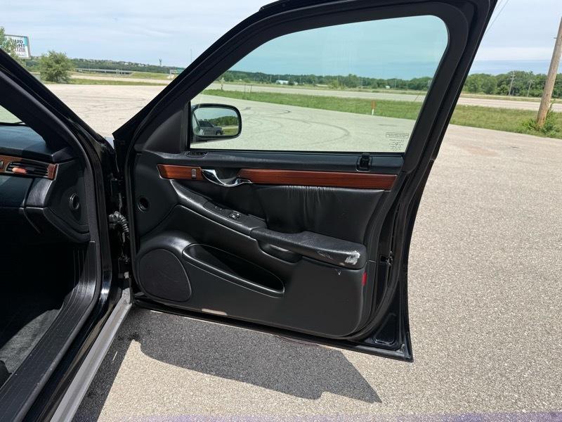 Cadillac DeVille DHS 2000