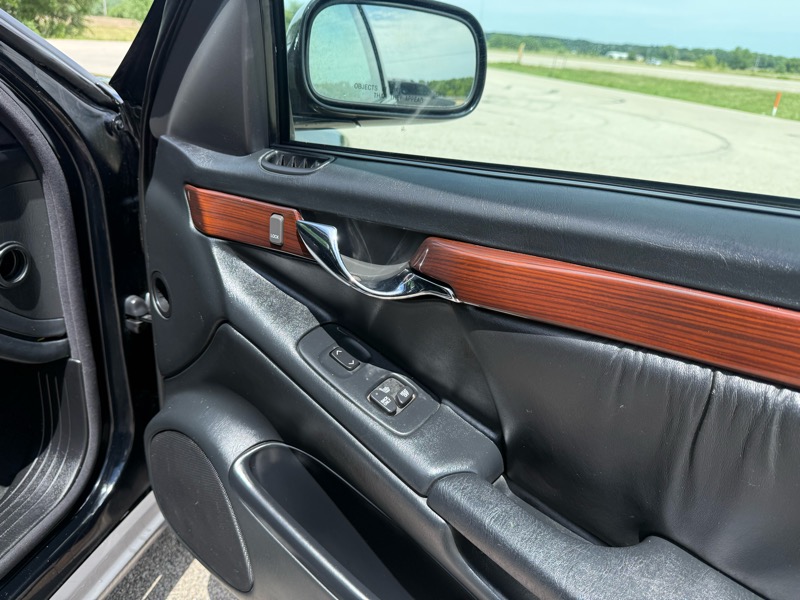 Cadillac DeVille DHS 2000