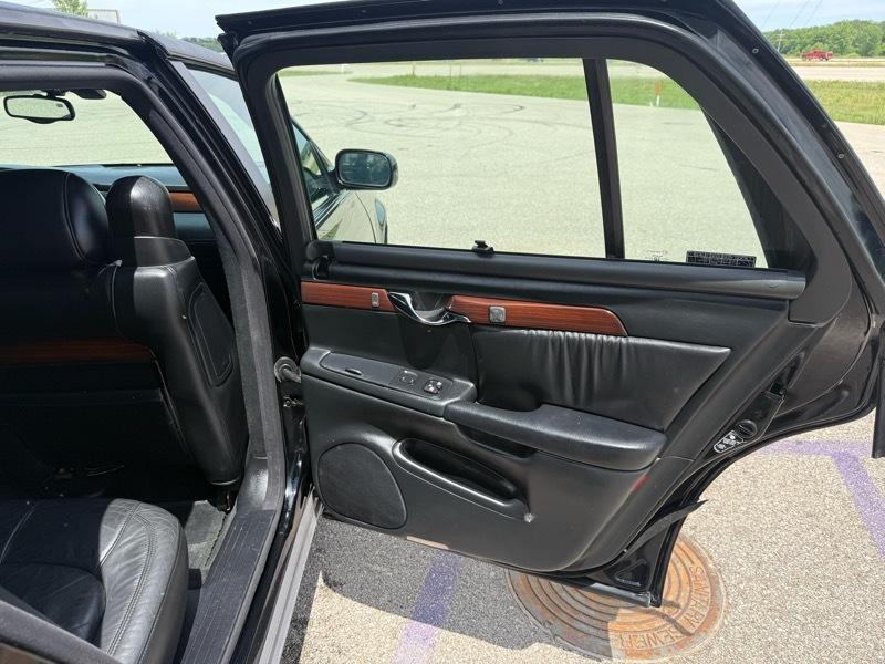 Cadillac DeVille DHS 2000