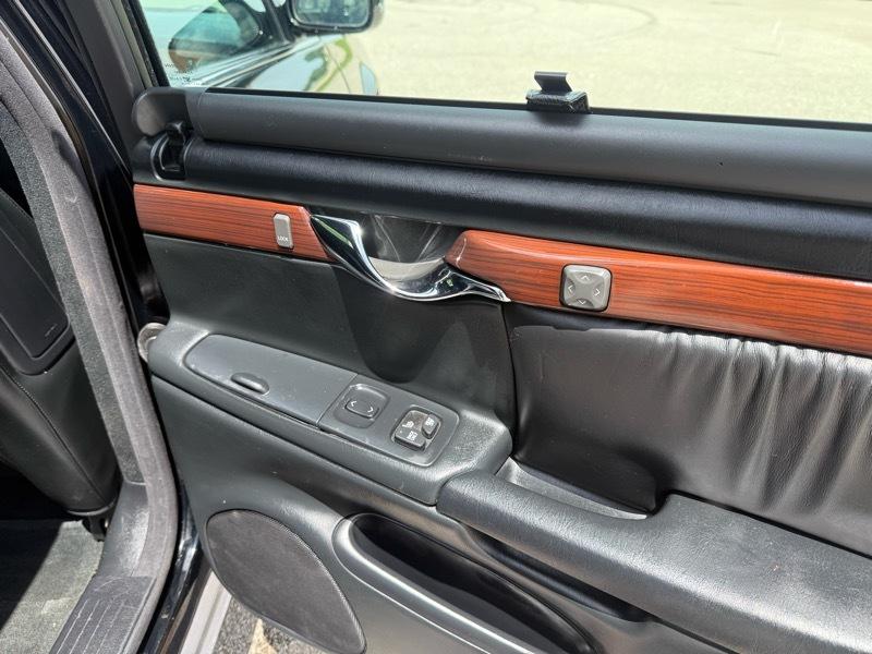Cadillac DeVille DHS 2000