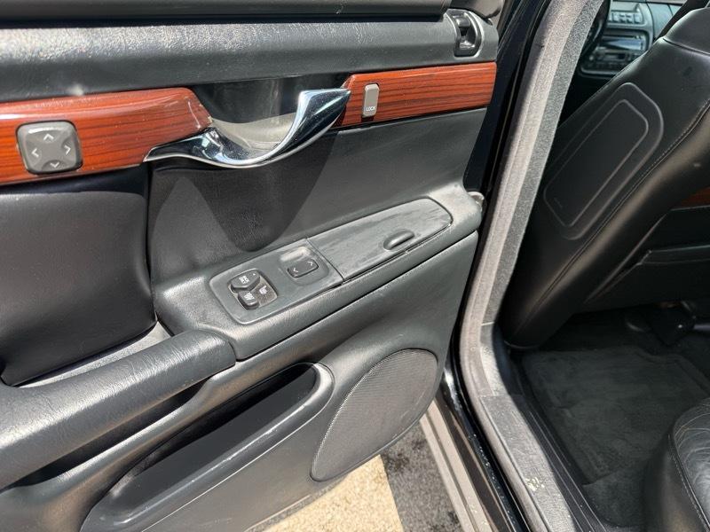 Cadillac DeVille DHS 2000