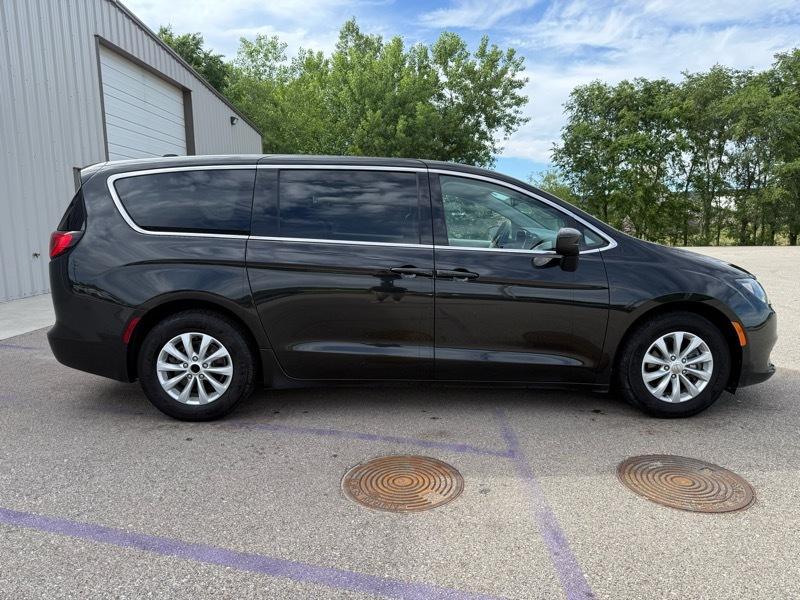 Chrysler Pacifica Touring 2017