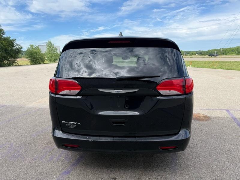 Chrysler Pacifica Touring 2017