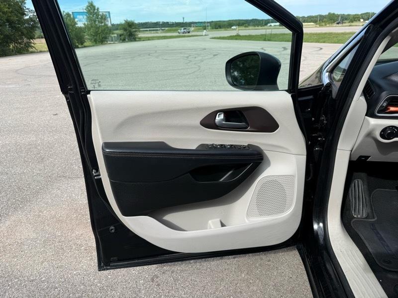 Chrysler Pacifica Touring 2017