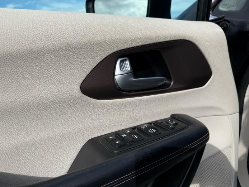 Chrysler Pacifica Touring 2017