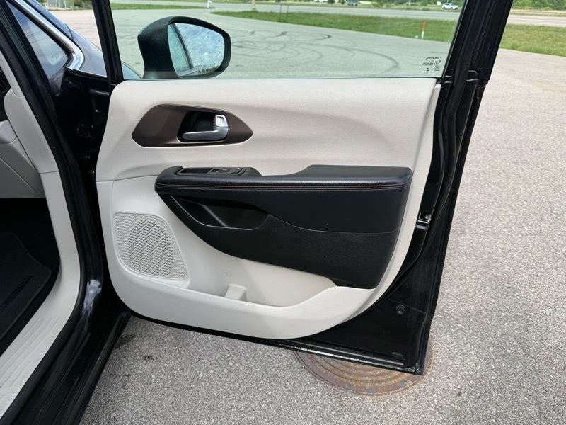 Chrysler Pacifica Touring 2017