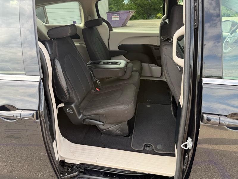 Chrysler Pacifica Touring 2017