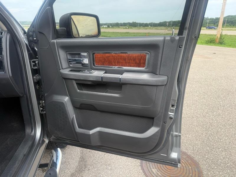 RAM 1500 2WD Crew Cab 149" Laramie 2010