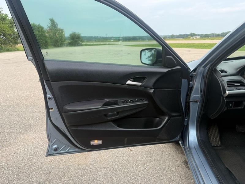 Honda Accord LX sedan AT 2011