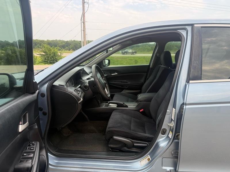 Honda Accord LX sedan AT 2011