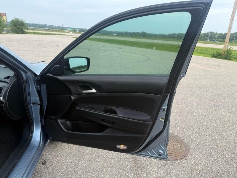 Honda Accord LX sedan AT 2011