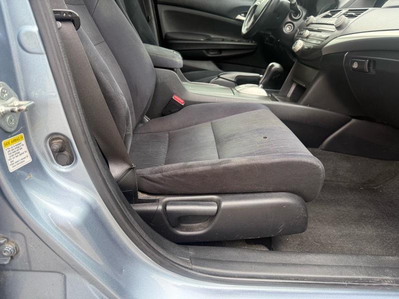 Honda Accord LX sedan AT 2011