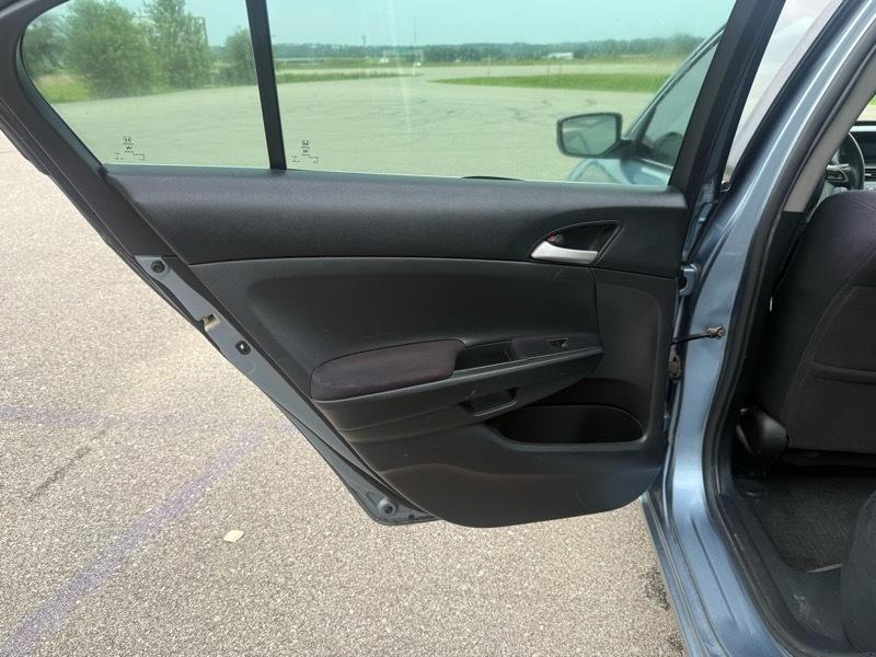 Honda Accord LX sedan AT 2011