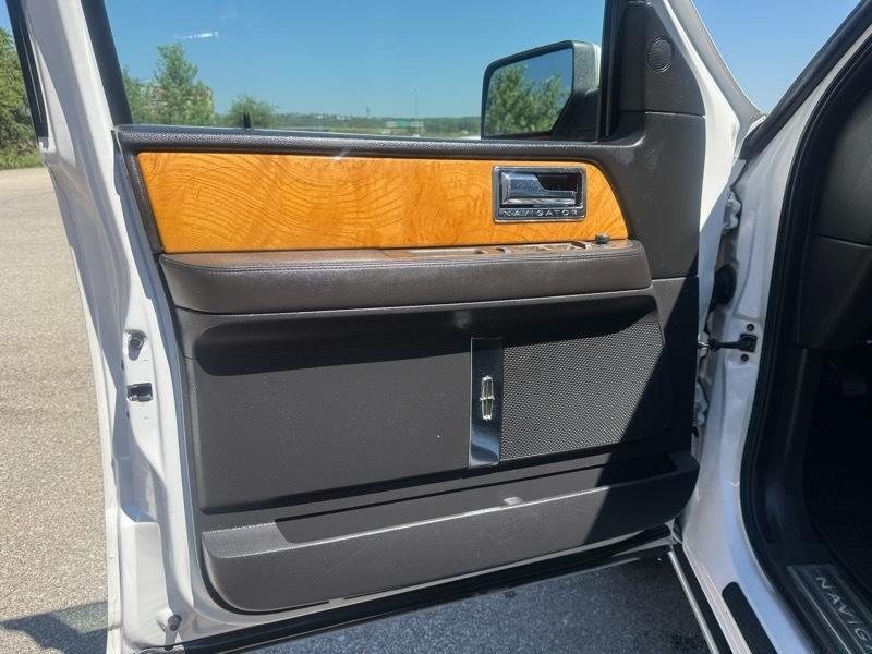 Lincoln Navigator 4WD 2011