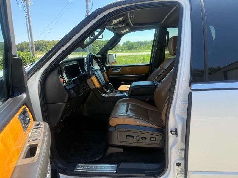 Lincoln Navigator 4WD 2011