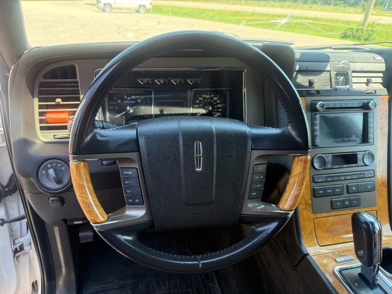 Lincoln Navigator 4WD 2011