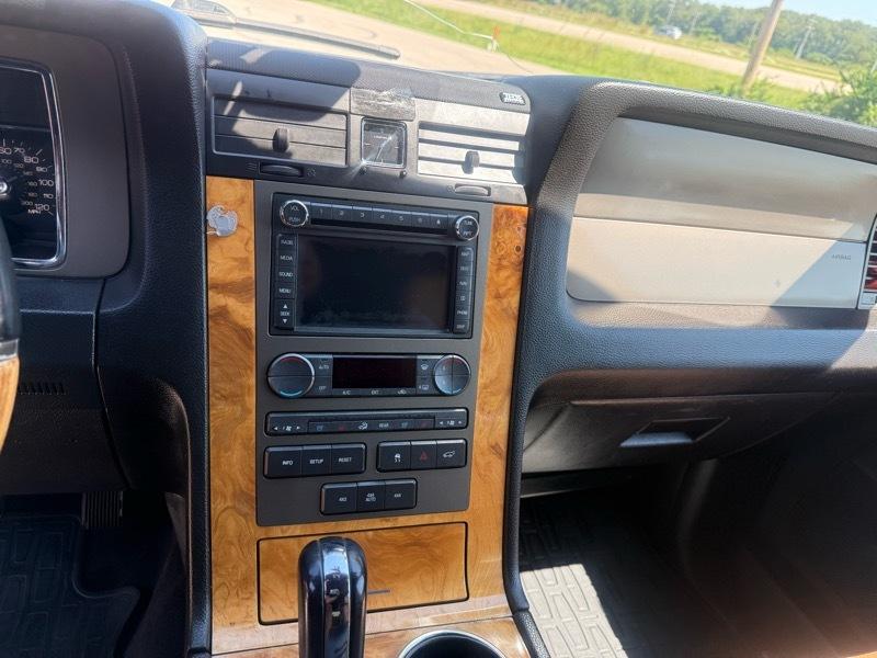 Lincoln Navigator 4WD 2011