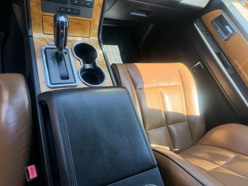 Lincoln Navigator 4WD 2011