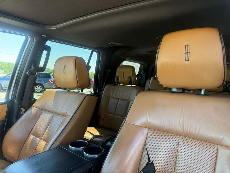 Lincoln Navigator 4WD 2011
