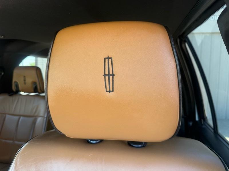 Lincoln Navigator 4WD 2011
