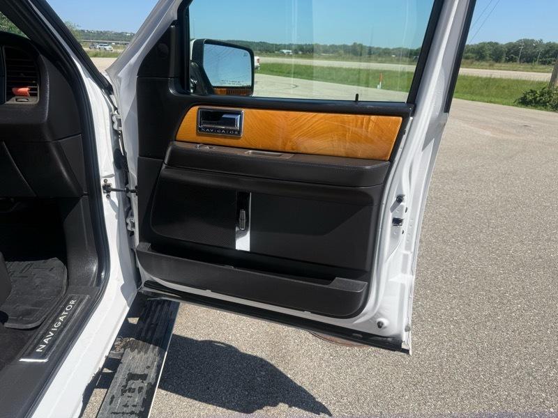 Lincoln Navigator 4WD 2011