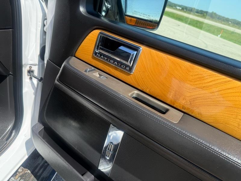 Lincoln Navigator 4WD 2011