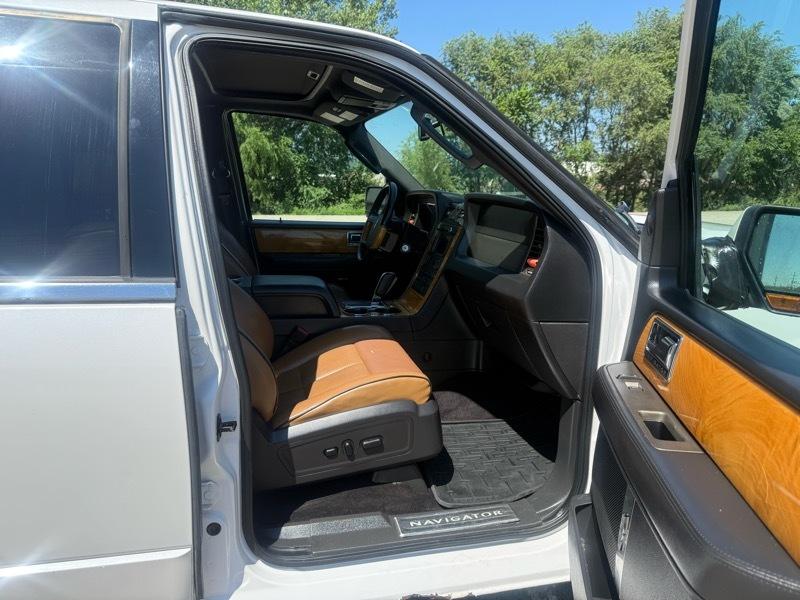 Lincoln Navigator 4WD 2011