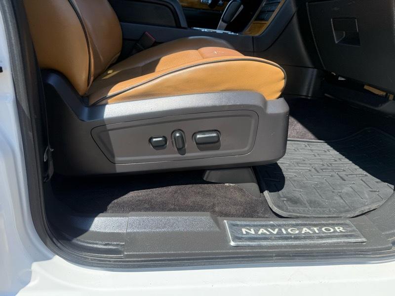 Lincoln Navigator 4WD 2011